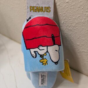 NWT Peanuts Snoopy Themed Childrens Slippers S/M